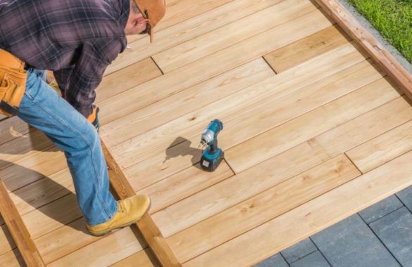Pas à pas : Comment poser une terrasse en bois sur une terre battue ?