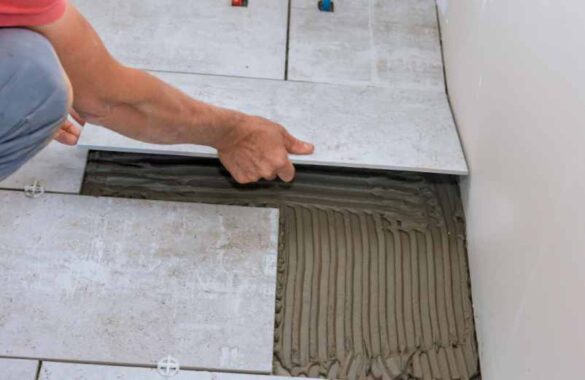 Comment poser du carrelage sur un sol en céramique existant ?